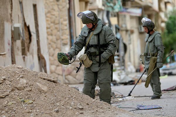 Experts from Russia's International Mine Action Center in Palmyra Experts from Russia's International Mine Action Center in Palmyra - Sputnik International