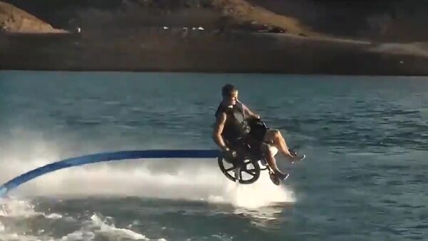 The French online accessibility guide Jaccede.com made a cool video, which shows a man in a wheelchair fly-boarding, doing all sorts of amazing twists and turns. - Sputnik International
