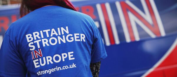 A students poses for a picture at the launch of the 'Brighter Future In' campaign bus at Exeter University in Exeter, Britain April 7, 2016. A students poses for a picture at the launch of the 'Brighter Future In' campaign bus at Exeter University in Exeter, Britain April 7, 2016. - Sputnik International