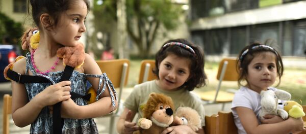 Children play at a temporary home providing assistance for refugees in Berlin's Gatow district on August 6, 2015. Children play at a temporary home providing assistance for refugees in Berlin's Gatow district on August 6, 2015. - Sputnik International