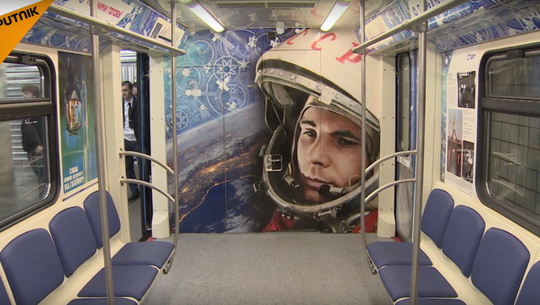 'Let’s go!' Ride the 'Space Train' in Moscow Metro - Sputnik International