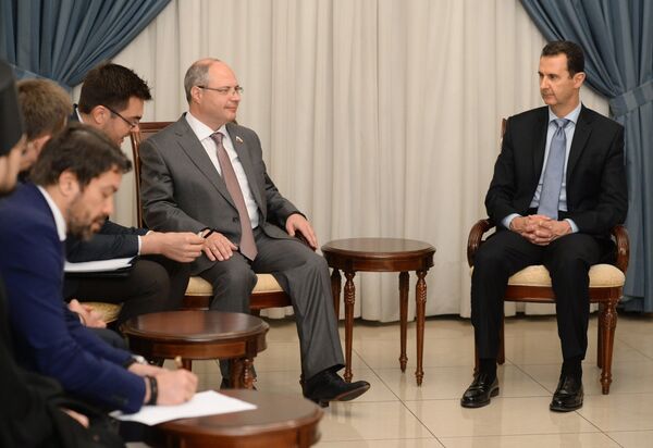 Syrian President Bashar al-Assad, right, meets with Russian parliamentary delegation in Damascus - Sputnik International