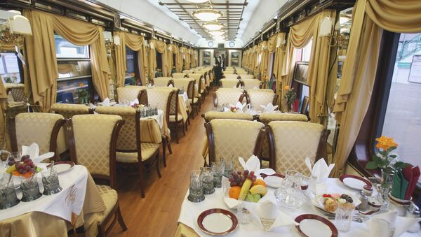 A Golden Eagle Luxury train's restaurant - Sputnik International
