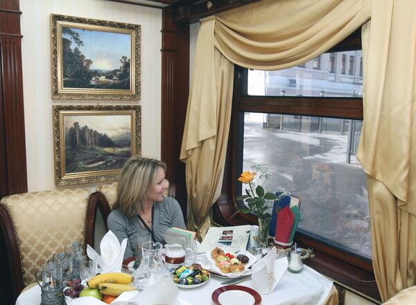 A Golden Eagle Luxury train's restaurant A Golden Eagle Luxury train's restaurant - Sputnik International