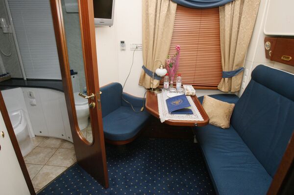 Compartment of a Golden Eagle Luxury train Compartment of a Golden Eagle Luxury train - Sputnik International