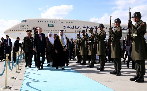 President Erdogan welcomes King Salman bin Abdulaziz at Esenboga International airport in Ankara, April 11, 2016. President Erdogan welcomes King Salman bin Abdulaziz at Esenboga International airport in Ankara, April 11, 2016. - Sputnik International