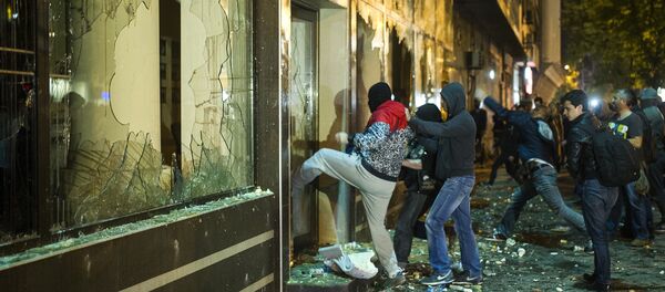 Protesters ransack the public office of President Gjorge Ivanov in Skopje on April 13, 2016 Protesters ransack the public office of President Gjorge Ivanov in Skopje on April 13, 2016 - Sputnik International