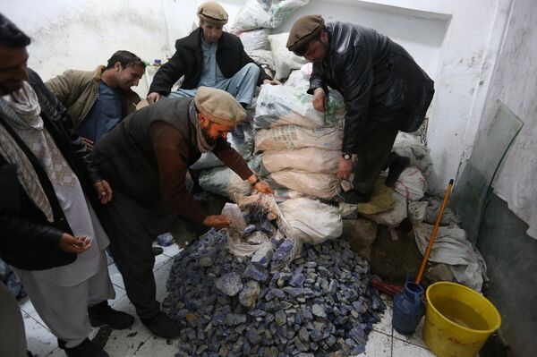 In this Monday, March 28, 2016 photo, Afghan businessmen check lapis lazuli in the city of Kabul, Afghanistan. - Sputnik International