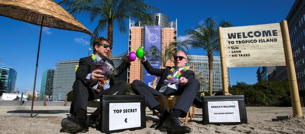 Activists take part in a demonstration outside the European Commission (EC) headquarters ahead of statements by the EC on the effectiveness of existing measures against tax evasion and money-laundering in light of the recent Panama Paper revelations, in Brussels, Belgium, April 12, 2016 Activists take part in a demonstration outside the European Commission (EC) headquarters ahead of statements by the EC on the effectiveness of existing measures against tax evasion and money-laundering in light of the recent Panama Paper revelations, in Brussels, Belgium, April 12, 2016 - Sputnik International