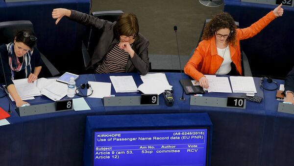 Members of the European Parliament take part in a voting session in Strasbourg, France, April 14, 2016. MEPs voted on thursday on the EU Passenger Name Record (PNR) Directive, which would oblige airlines to hand EU countries their passengers' data in order to help the authorities to fight terrorism and serious crimes - Sputnik International