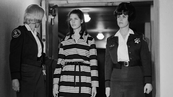 Leslie Van Houten (centre), a member of Charles Manson’s “family” who is charged with the murders of Leno and Rosemary LaBianca, escorted by two deputy sheriffs as she leaves the courtroom in Los Angeles, 19 December 1969. - Sputnik International