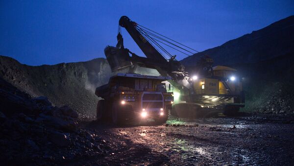 Mining coal at Bachatsky coal strip mine - Sputnik International