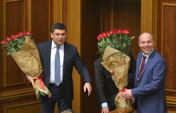 Ukrainian Prime Minister Volodymyr Groysman (L) and Andriy Parubiy, chair of the Ukrainian Parliament, hold bouquets of red roses during a parliamentary session in Kiev on April 14, 2016 Ukrainian Prime Minister Volodymyr Groysman (L) and Andriy Parubiy, chair of the Ukrainian Parliament, hold bouquets of red roses during a parliamentary session in Kiev on April 14, 2016 - Sputnik International