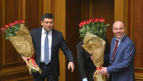 Newly appointed Prime Minister of Ukraine Volodymyr Groysman (L) and Andriy Parubiy, newly appointment chair of the Ukrainian Parliament, hold bouquets of red roses during a parliamentary session in Kiev on April 14, 2016 - Sputnik International
