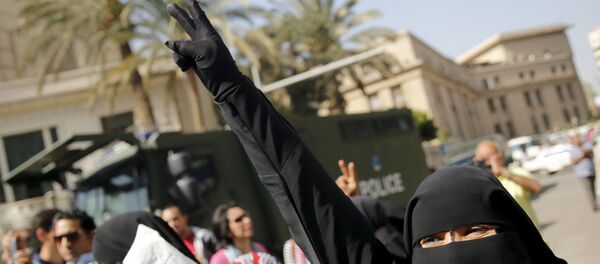 A Muslim Brotherhood member shouts solgans in front of riot police during a demonstration protesting the government's decision to transfer two Red Sea islands to Saudi Arabia, in front of the Press Syndicate in Cairo, Egypt, April 15, 2016 - Sputnik International