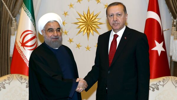Turkish President Tayyip Erdogan (R) shakes hands with his Iranian counterpart Hassan Rouhani during a welcoming ceremony at the Presidential Palace in Ankara, Turkey April 16, 2016 - Sputnik International