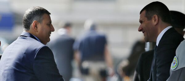 Riad Hijab (L), Syrian opposition coordinator for the High Negotiations Committee (HNC), arrives at his hotel ahead of Syria peace talks in Geneva (File) - Sputnik International