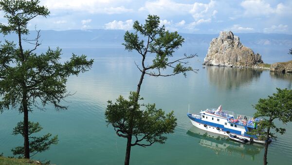 Ship sailing on Lake Baikal near Olkhon island. - Sputnik International