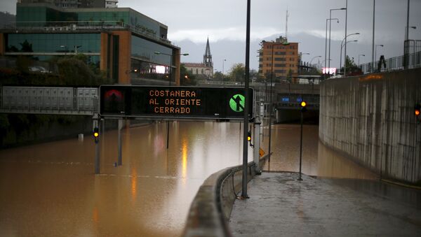 A view of a flooded highway access in Santiago April 17, 2016. The sign reads Costanera highway closed to east. - Sputnik International
