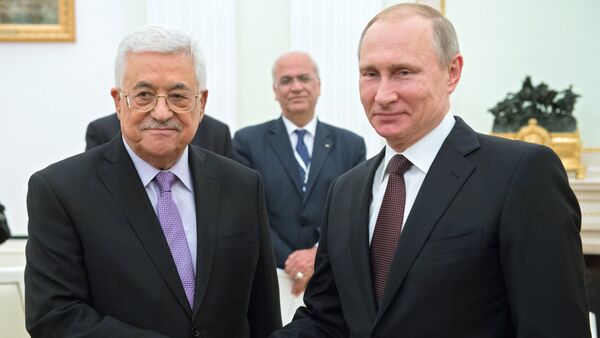 Russian President Vladimir Putin, right, and Palestinian Authority President Mahmoud Abbas during a meeting in the Kremlin - Sputnik International