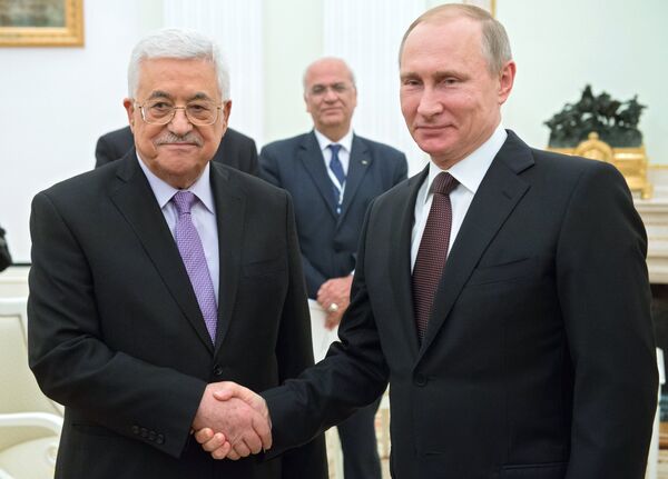 Russian President Vladimir Putin, right, and Palestinian Authority President Mahmoud Abbas during a meeting in the Kremlin - Sputnik International