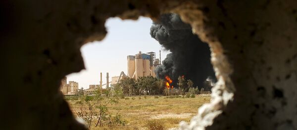 A fire is seen next to the Libyan cement factory - Sputnik International