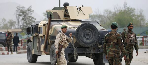 Afghan National Army (ANA) arrive at the site of a suicide car bomb attack in Kabul, Afghanistan April 19, 2016. - Sputnik International