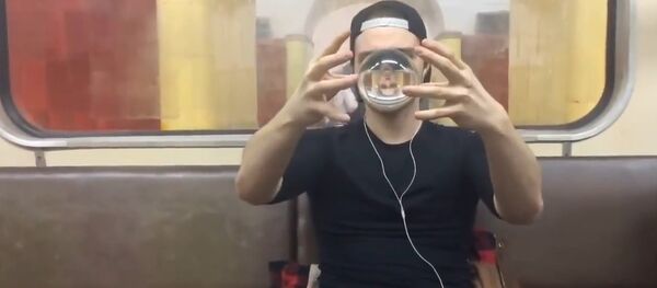 Glass balls Master in the Moscow metro - Sputnik International