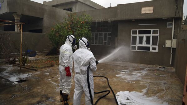 Firefighters clean houses exposed to a chemical attack in Iraq - Sputnik International