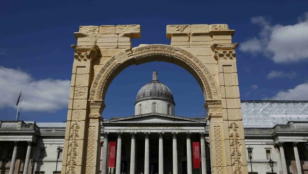 A recreation of the 1,800-year-old Arch of Triumph in Palmyra, Syria, is seen at Trafalgar Square in London. - Sputnik International