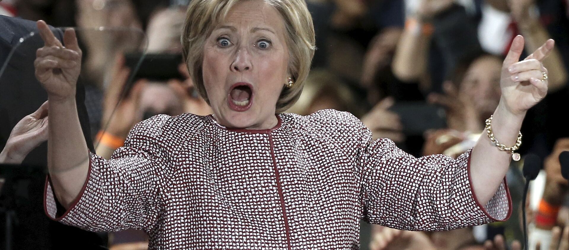 US Democratic presidential candidate Hillary Clinton reacts to the cheers of the crowd at her New York presidential primary night rally in the Manhattan borough of New York City, 19 April 2016. - Sputnik International, 1920, 17.06.2021