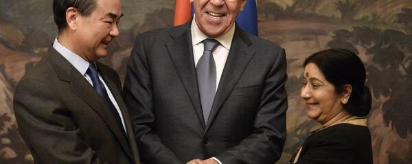 From left: Chinese Foreign Minister Wang Yi, Russian Foreign Minister Sergei Lavrov and Indian Foreign Minister Sushma Swaraj during are photographed before a plenary meeting of the foreign ministers of Russia, India and China (RIC) in the Reception House of the Russian Foreign Ministry. - Sputnik International
