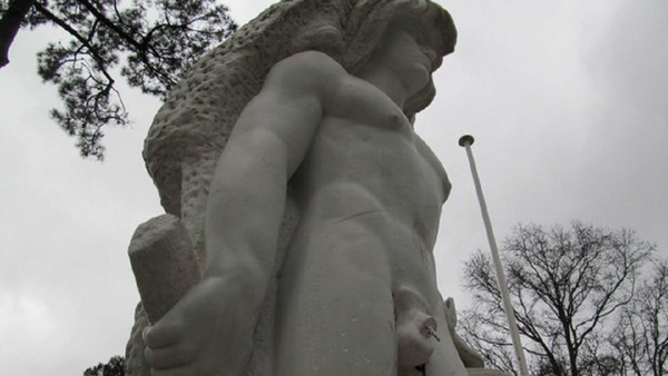 Three-metre statue of Hercules, Greek mythology's divine hero, in the Parc Mauresque in Arcachon - Sputnik International