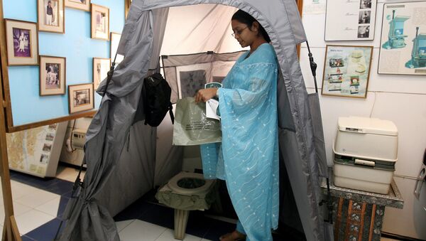 Portable toilet for travellers is displayed at the Sulabh International Toilet Museum in New Delhi - Sputnik International