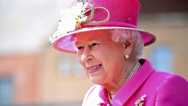 Queen Elizabeth II arrives at the Queen Elizabeth II delivery office in Windsor with Prince Philip, Duke of Edinburgh on April 20, 2016 in Windsor, Britain. - Sputnik International