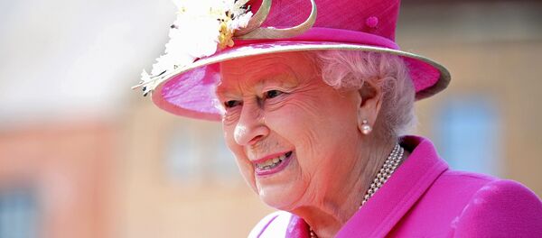 Queen Elizabeth II arrives at the Queen Elizabeth II delivery office in Windsor with Prince Philip, Duke of Edinburgh on April 20, 2016 in Windsor, Britain. - Sputnik International