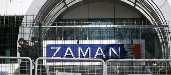 Riot police officers walk by the headquarters of Zaman newspaper in Istanbul - Sputnik International