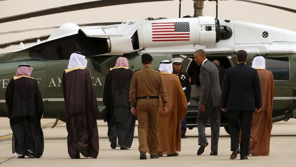 US President Barack Obama walks toward Marine One upon his arrival at King Khalid International Airport for a summit meeting in Riyadh, Saudi Arabia April 20, 2016. - Sputnik International