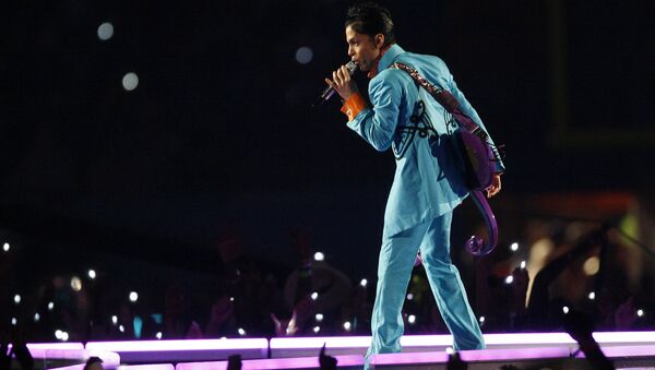 Prince performs during the halftime show at Super Bowl XLI football game at Dolphin Stadium in Miami on Sunday, Feb. 4, 2007. - Sputnik International
