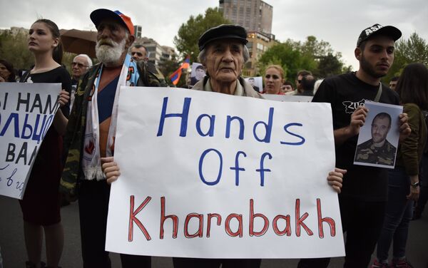 An Armenian man holds a placard reading Hands off Karabakh as he takes part in a rally in Yerevan on April 21, 2016. - Sputnik International
