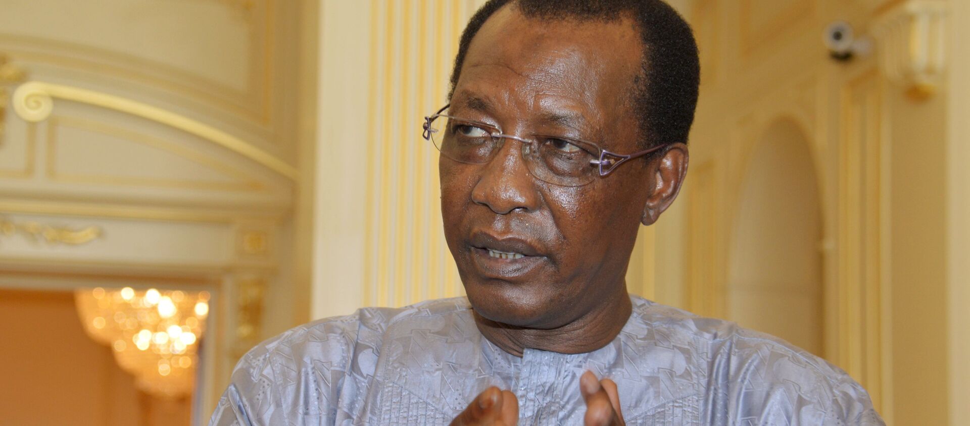 Chadian President Idriss Deby answers questions from journalists at the presidential palace in N'Djamena, Chad, 20 April 2016. - Sputnik International, 1920, 20.04.2021