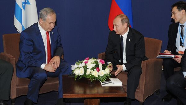 Russian President Vladimir Putin, centre, and Prime Minister of Israel Benjamin Netanyahu - Sputnik International