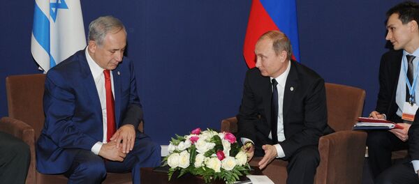 Russian President Vladimir Putin, centre, and Prime Minister of Israel Benjamin Netanyahu - Sputnik International