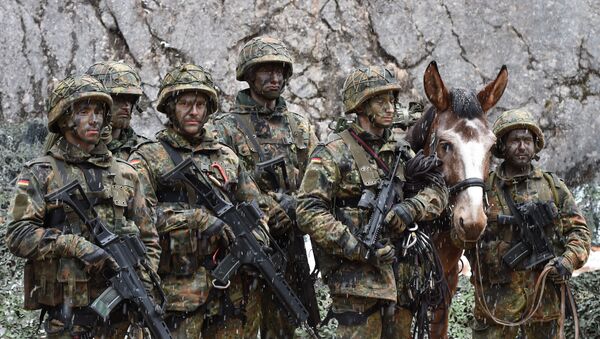 Mountain infantry soldiers, pictured after an exercise of the mountain infantry brigade 23 of the German Bundeswehr at an exercise area near the Bavarian village Bad Reichenhall, southern Germany, on March 23, 2016 - Sputnik International