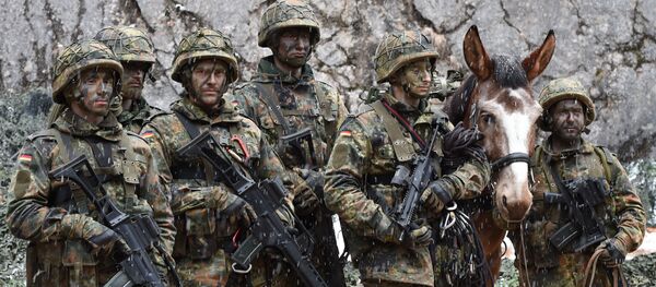 Mountain infantry soldiers, pictured after an exercise of the mountain infantry brigade 23 of the German Bundeswehr at an exercise area near the Bavarian village Bad Reichenhall, southern Germany, on March 23, 2016 Mountain infantry soldiers, pictured after an exercise of the mountain infantry brigade 23 of the German Bundeswehr at an exercise area near the Bavarian village Bad Reichenhall, southern Germany, on March 23, 2016 - Sputnik International
