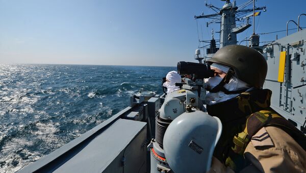 Romanian frigate Regina Maria personnel with the NATO Standing Maritime Group-2 keep watch during a military drill on the Black Sea, 60km from Constanta city March 16, 2015 - Sputnik International