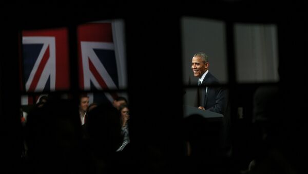 U.S. President Barrack Obama smiles as he is reflected in a mirror as he takes part in a Town Hall meeting at Lindley Hall in London, Britain, April 23, 2016 - Sputnik International