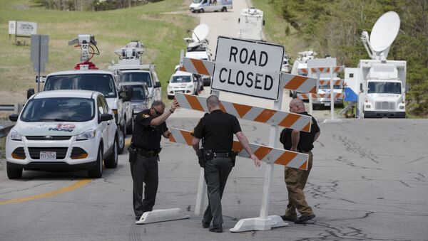 Authorities set up road blocks at the intersection of Union Hill Road and Route 32 at the perimeter of a crime scene, Friday, April 22, 2016 - Sputnik International