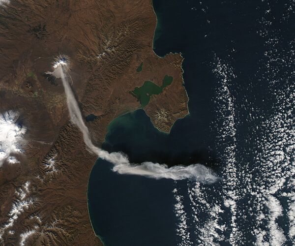 Terrifying Volcanic Eruptions as Seen From Space - Sputnik International