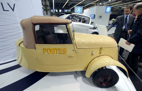 A Peugeot electric car (1941) is displayed at Paris Retromobile show on January 22, 2010 - Sputnik International